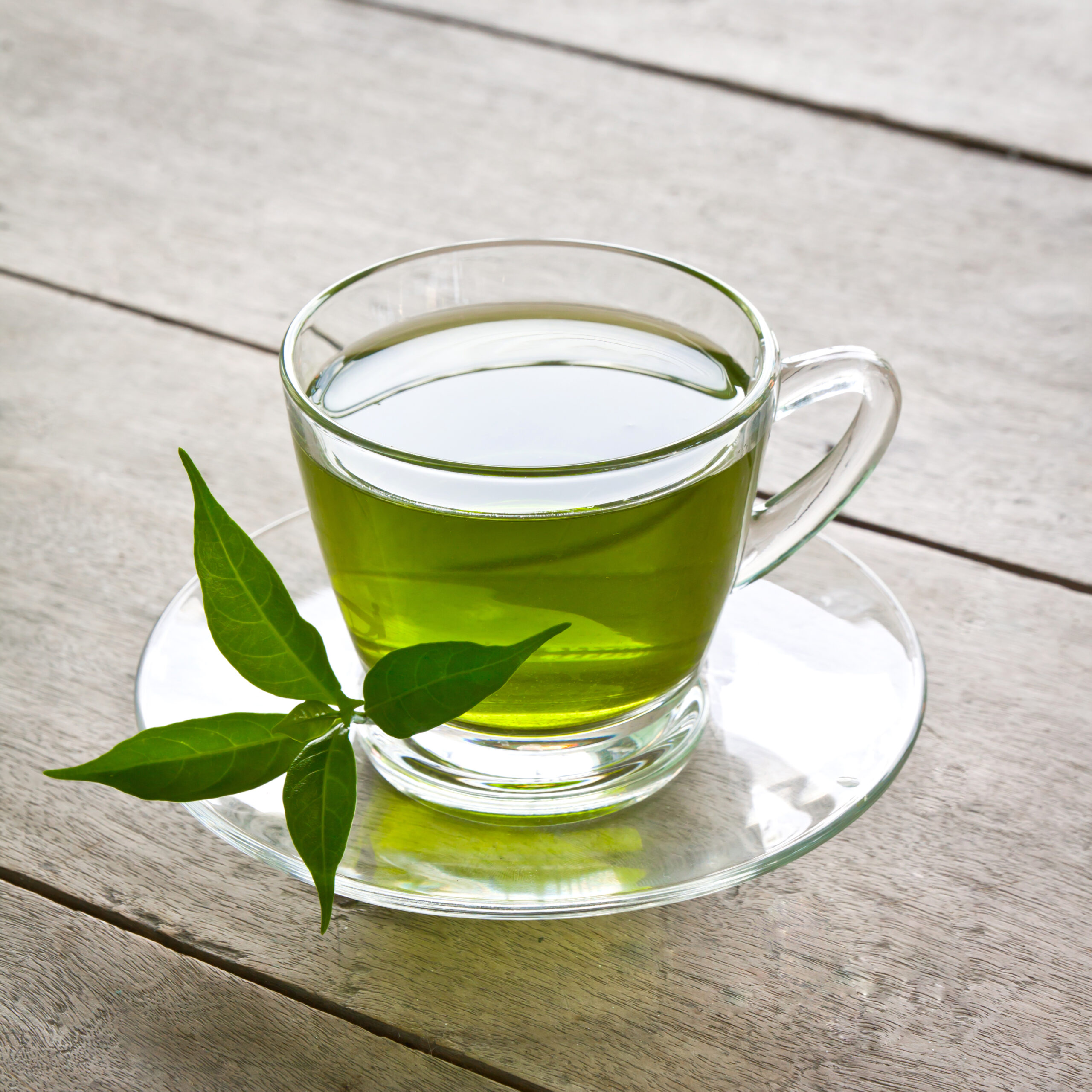 Why is Liptons green tea helpful for losing weight