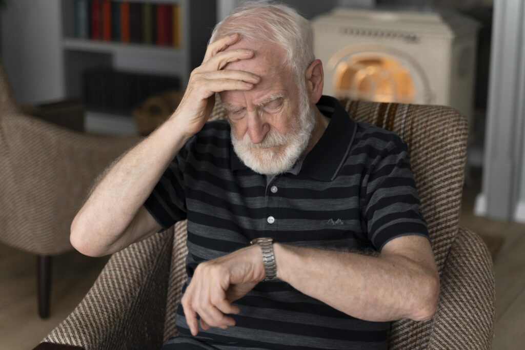 What are the signs and symptoms of Alzheimer's disease?