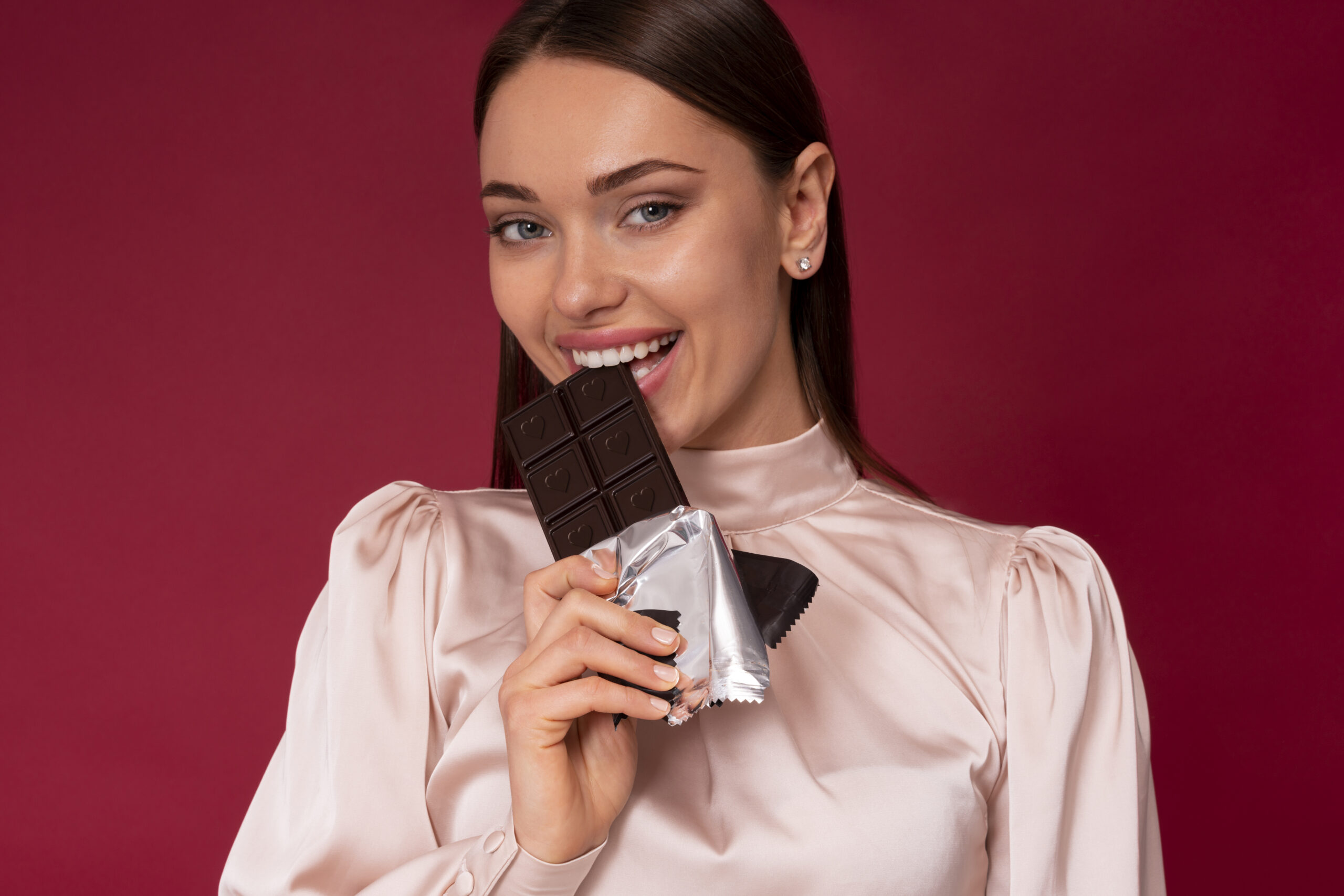 19 Benefits of Dark Chocolate for Skin, Hair, and Health